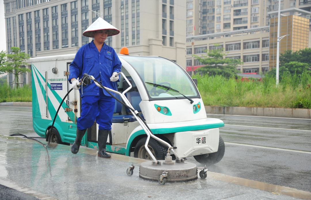 禅城环卫作业 从“人工操作”到“机械自动化”的华丽转身